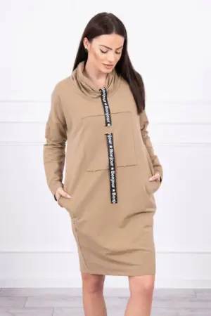 Dress with tie camel
