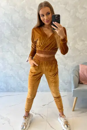 Velor set with Queen inscription camel