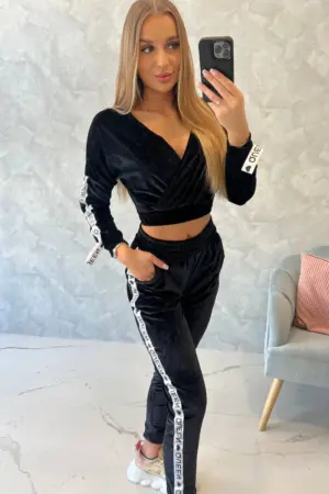 Velor set with Queen inscription black