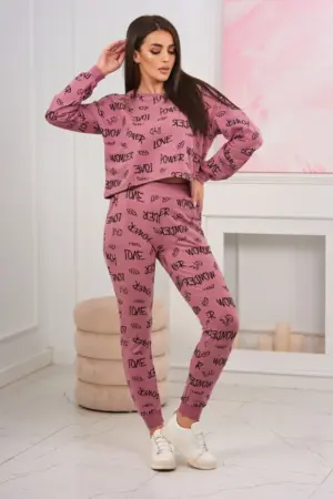 Set with inscriptions dark pink